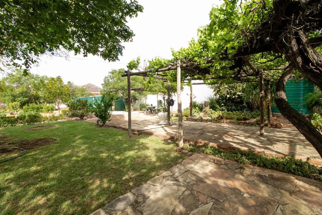 The Townhouse Villa กราฟฟ์-เรเน็ต ภายนอก รูปภาพ