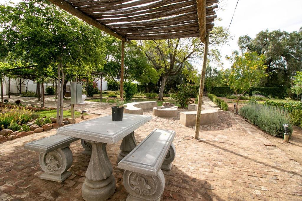 The Townhouse Villa กราฟฟ์-เรเน็ต ภายนอก รูปภาพ