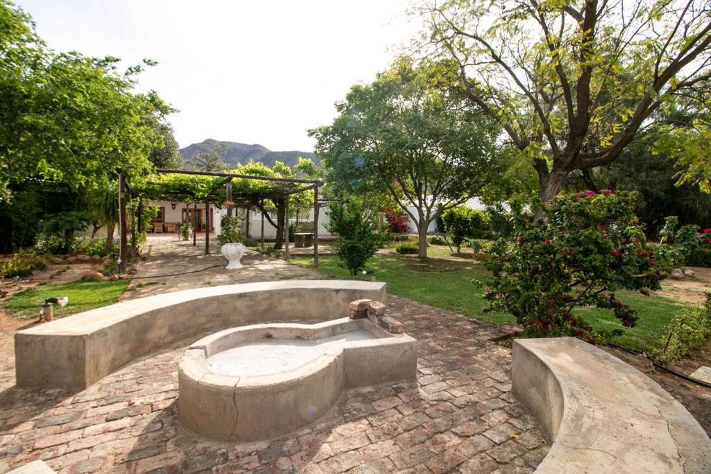 The Townhouse Villa กราฟฟ์-เรเน็ต ภายนอก รูปภาพ