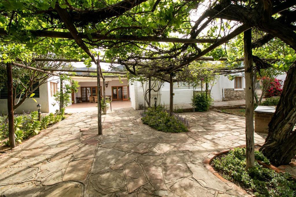 The Townhouse Villa กราฟฟ์-เรเน็ต ภายนอก รูปภาพ